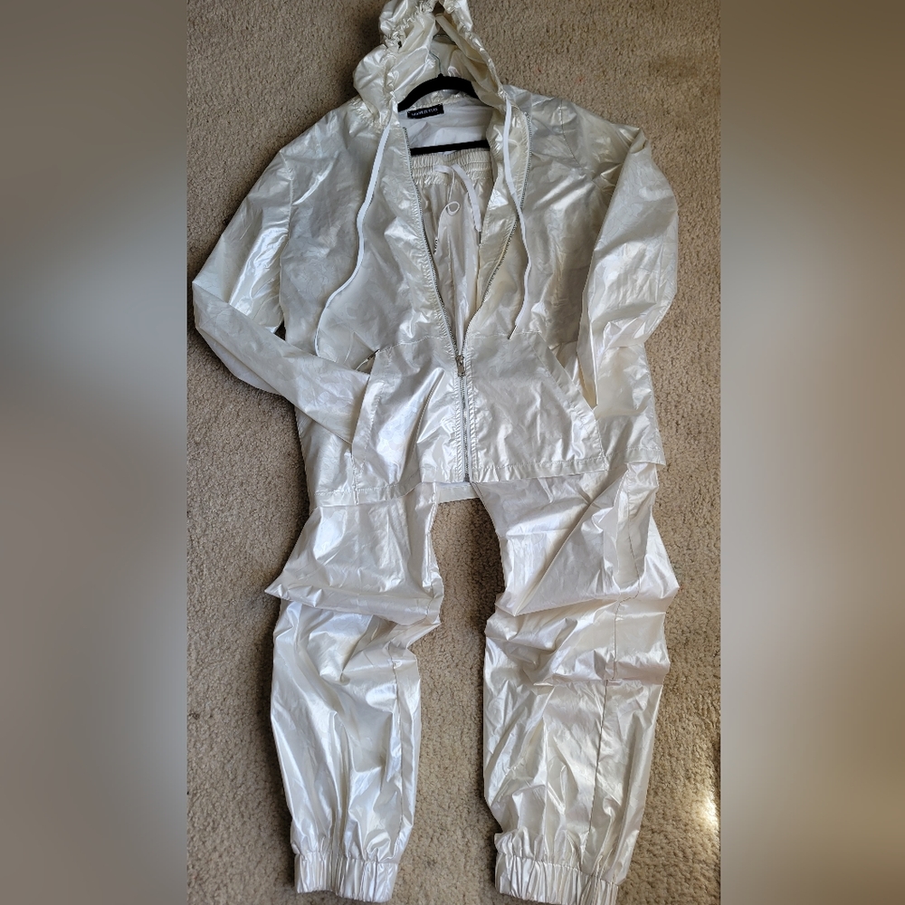 Shane Justin Designer 2-Piece Jogger Set - Women’s Large - Ivory Satin Finish